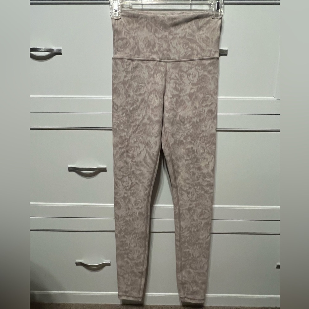 Athleta textured leggings
Size: XS
41